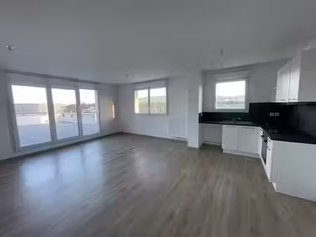 location appartement 4 pièces 79.7 m² à clermont-ferrand (63000)  955 €