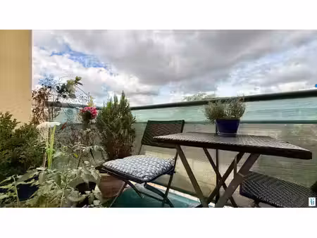 appartement 4 pièces avec balcon - petit-couronne
