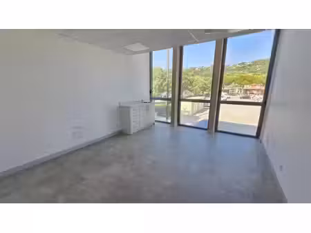 bureaux 98m² dans maison de sante mouans-sartoux