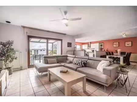 maison charmante avec 3 chambres  jardin et allée de garage