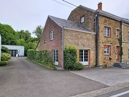spacieuse maison 3 façades avec 4 chambres et grenier