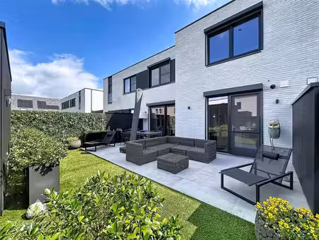 magnifique maison avec 3 chambres  garage et jardin aménagé.