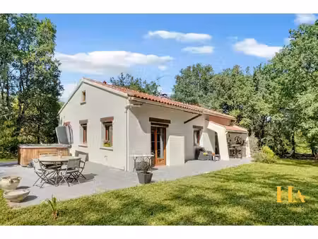 rare maison au milieu d'un bois  cépet 102 m2  t5  4200 m2 de terrain arboré