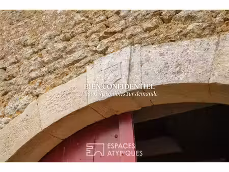 propriété historique du xv ème sciècle en lisière de forêt