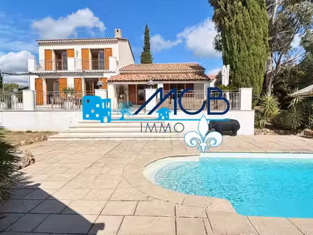 spacieuse villa sur un terrain de 1240m2