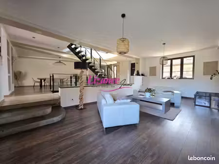 maison 10 pièces 319 m²