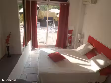 a 10 km de nice  rdch de villa 2 pièces  à la campagne