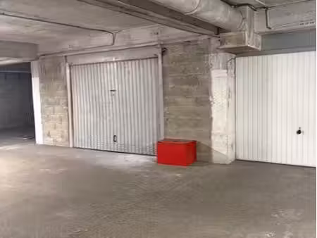 loue grand garage près de forville à cannes
