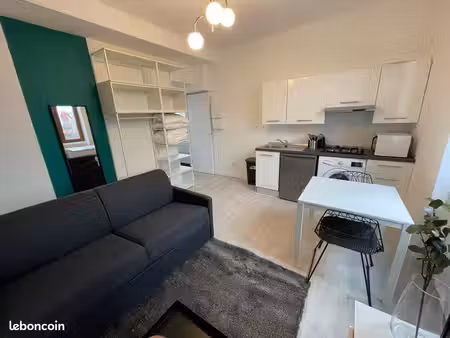studio toutes charges comprises