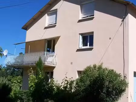 particulier loue grande maison à l'entrée de millau