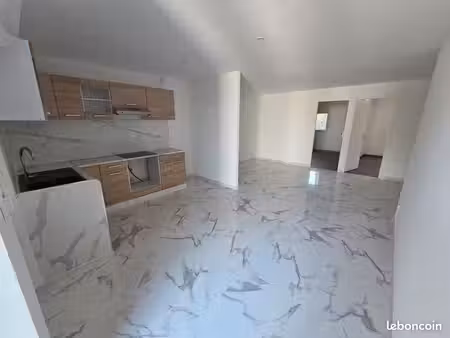 t3 61 m² refait à neuf avec cour privative - cazilhac