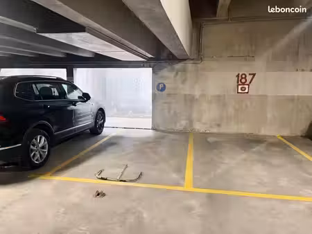 location parking paris 13