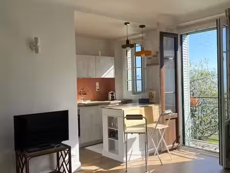 studio de charme vue imprenable sur le lac léman face à l'embarcadère
