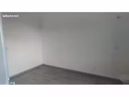 plain pied 35m2 libre a 2.5 km pionsat 63330