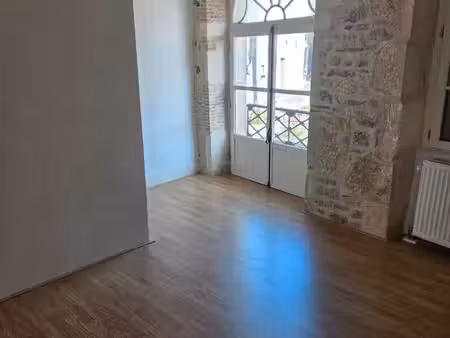 appartement dans maison de village