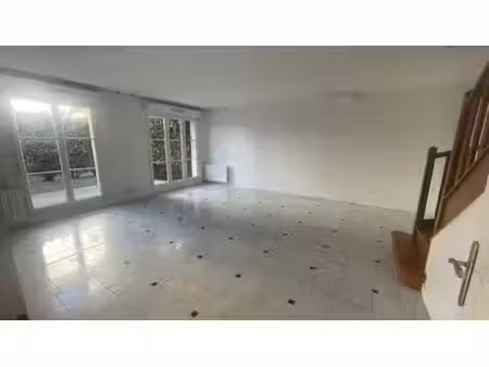 maison de luxe à louer dans le quartier mairie