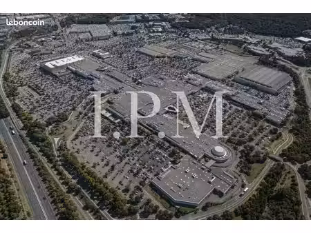 local commercial 560 m² les pennes mirabeau