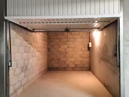 vends garage fermé  sécurisé  saint-jean  13600 la ciotat