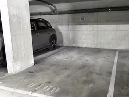 parking/box miramas