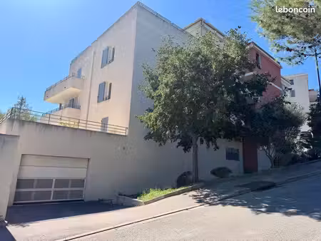 garage dans résidence fermée