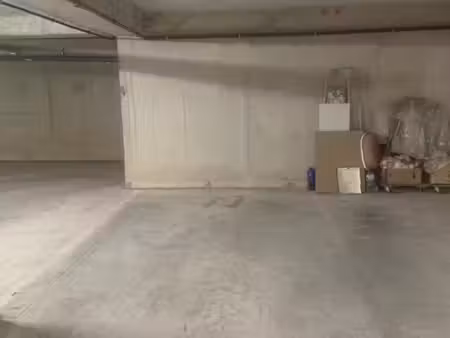 parking 12 m² trets