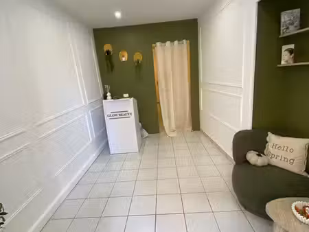 pièce cabine esthétique à louer