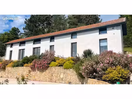 maison meublée 105m2 (83hab) – saint-cyr-au-mont-d’or – 2 chambres – 2 parkings – all incl