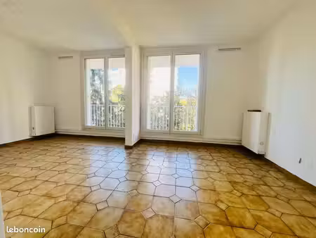 appartement lumineux t3 de 68 m² avec balcon sud-est et rangements