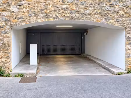 box fermé sécurisé – lyon 1er villemanzy / croix-rousse – 12 m²