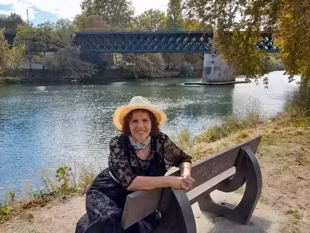 recherche une étudiante