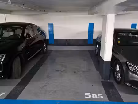 place de parking sécurisée — indigo victor hugo / pompe (paris 16)
