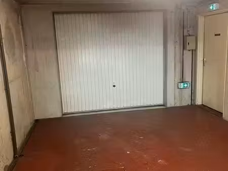 grand box fermé et sécurisé - 21m2