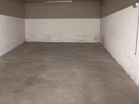 box double fermé – 2 lots de parking – paris 20e – rentabilité attractive