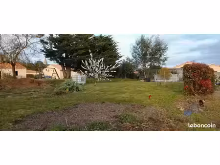 terrain 701m2