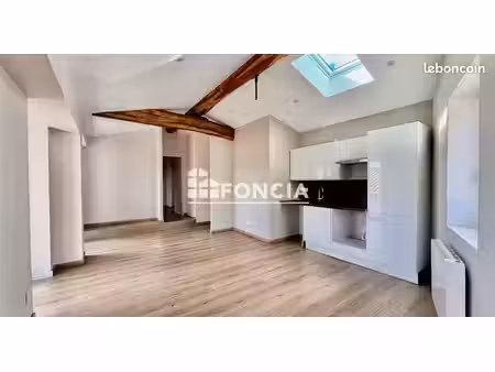 petite maison duplex avec terrasse et balcon au calme