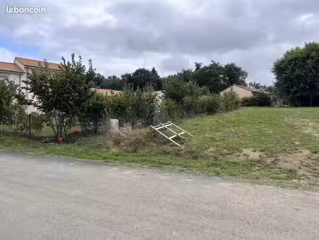 terrain 360 m² divatte sur loire