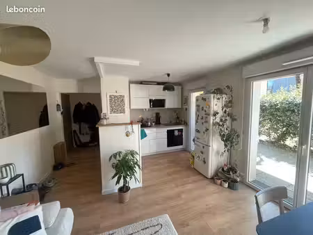 t2 rénové avec grande terrasse de 17m2