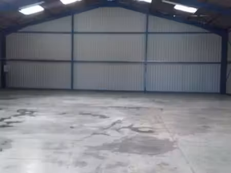 entrepôt 350 m² avec terrain clôturé de 2 000 m² – secteur figeac (46100)