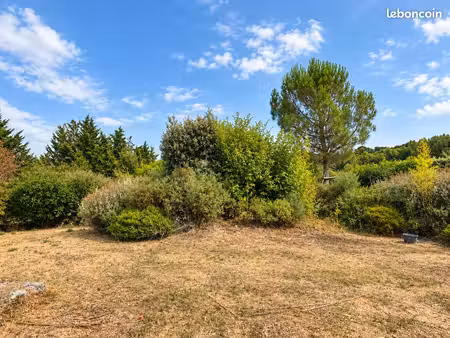 terrain à bâtir 700 m² – viabilisé – piscinable – aix-en-provence / les platanes