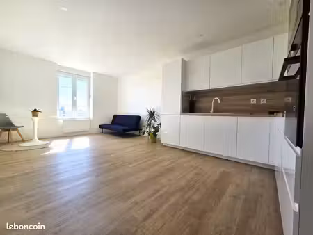 t3 68m²– entièrement rénové – dernier étage– dpe c