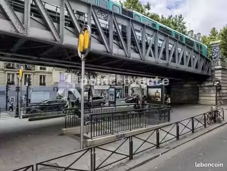 commerce habillement/textile 44 m²