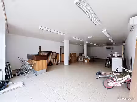 local commercial 93 m² jonchery