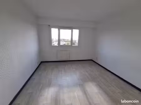 joli studio 19m2 brabois avec parking