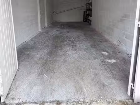 loue garage reims