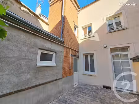 immeuble 113 m² puiseaux