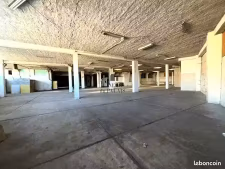 local commercial 900 m² marseille