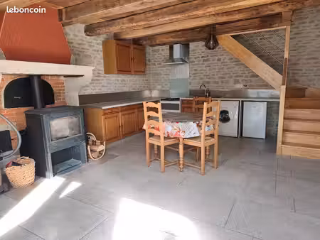 petite maison en pierre
