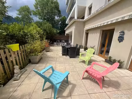 t3 terrasse au calme cessy centre