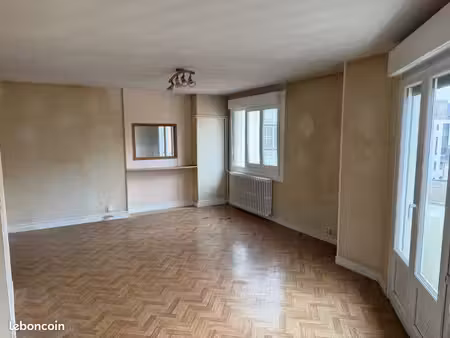 appartement 3 pièces – hypercentre de reims – vue cathédrale