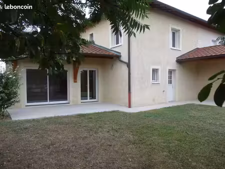 jayat (proche bourg-en-b) maison/villa récente